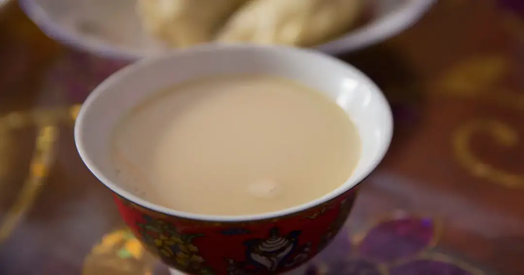 Tradycyjna herbata tybetańska z masłem - poznaj prawdziwy przepis krok po kroku