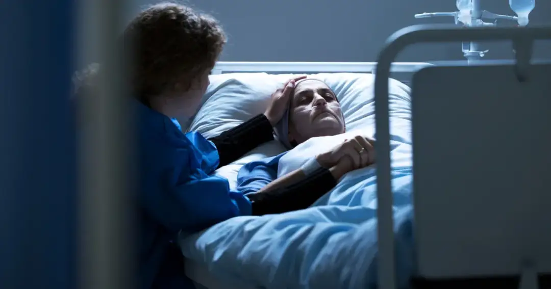 Rak objawy przed śmiercią: co czuć i jak pomóc bliskim w agonii