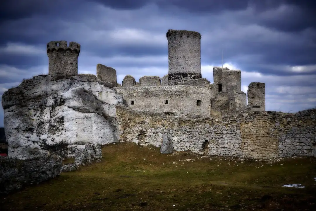 Zamek w Ogrodzieńcu: historia, zwiedzanie, ceny biletów i atrakcje w okolicy
