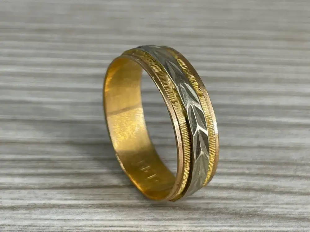 Ile kosztuje złota obrączka w skupie? Sprawdź, zanim sprzedasz