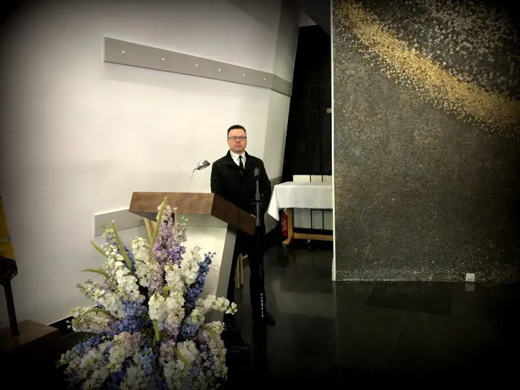 Ile kosztuje pogrzeb świecki? Sprawdź, co wpływa na ceny usług