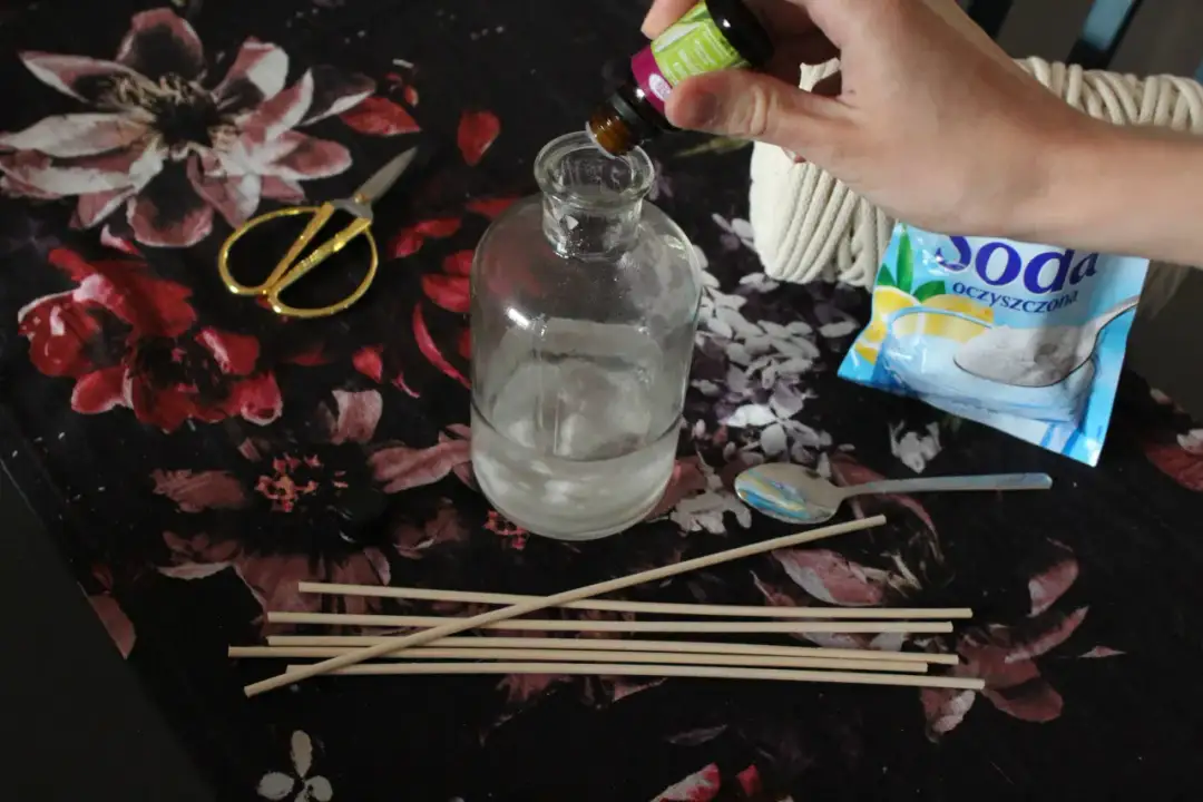 Jak stworzyć dyfuzor zapachowy DIY - proste przepisy i porady