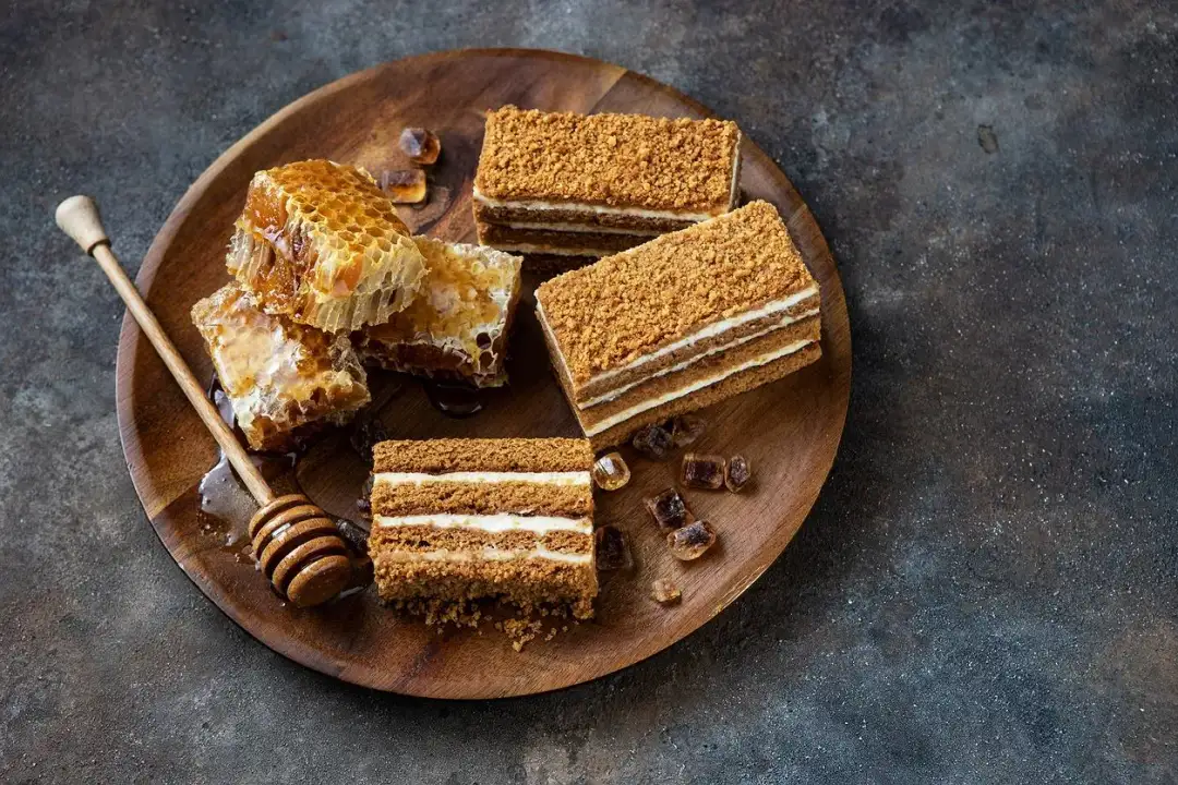 Ile to 250 g miodu w szklankach? Szybki przelicznik i triki!