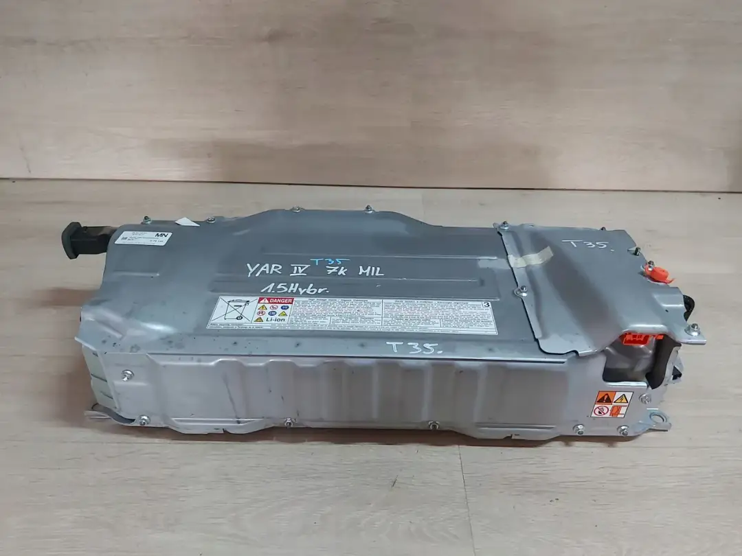 Bateria w hybrydzie Toyoty: Ile wytrzyma? Gwarancja do 10 lat!