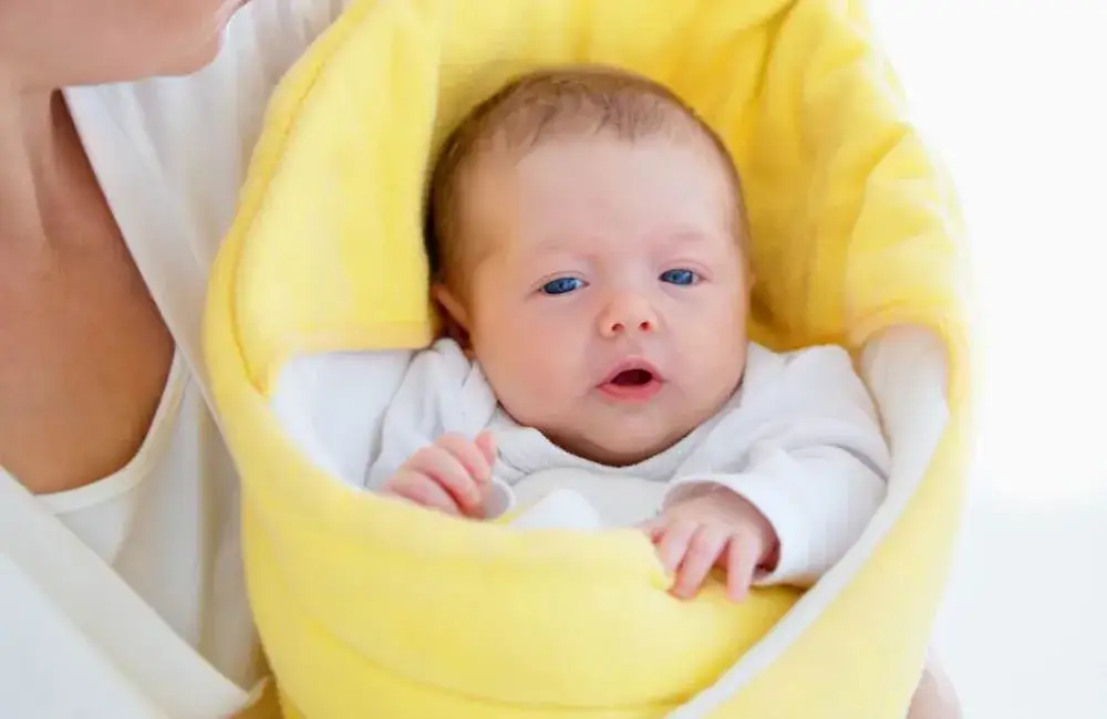 Jak zawijać dziecko w rożek, aby zapewnić mu komfort i bezpieczeństwo