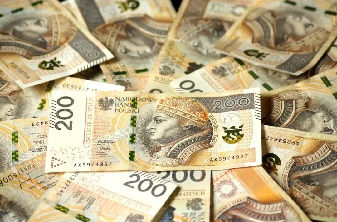 Sennik pieniądze i banknoty: Co oznacza gdy widzisz je we śnie