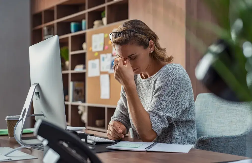 Czy wypalenie zawodowe to choroba? Sprawdź, co mówi prawo i WHO
