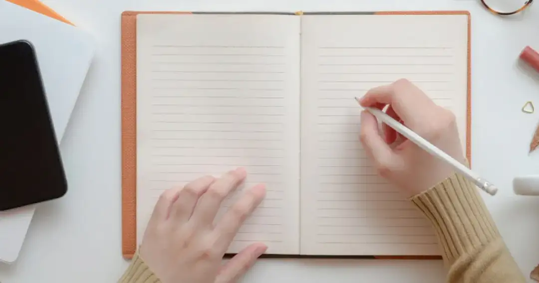 Jaki format ma zeszyt szkolny? Odkryj najlepsze wymiary dla ucznia