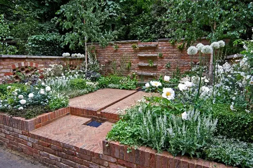 Jak zrobić podwyższone grządki z cegieł w ogrodzie samodzielnie?