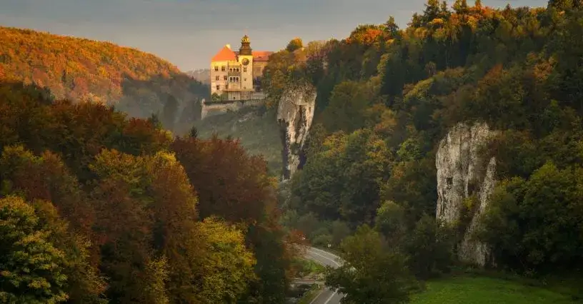 Zamek w Ojcowskim Parku Narodowym: Ruiny z widokiem