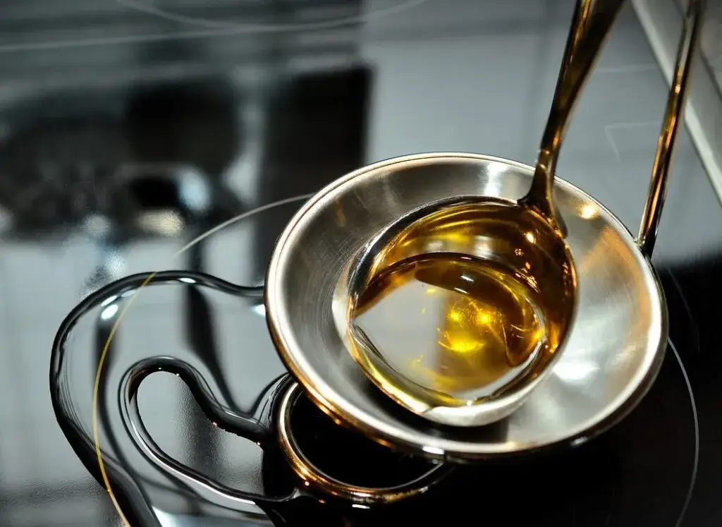 Ile to 100 ml oleju: gramatura i ilość łyżek