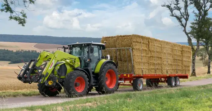 Ile można jechać ciągnikiem rolniczym? Ograniczenia, przepisy i bezpieczeństwo