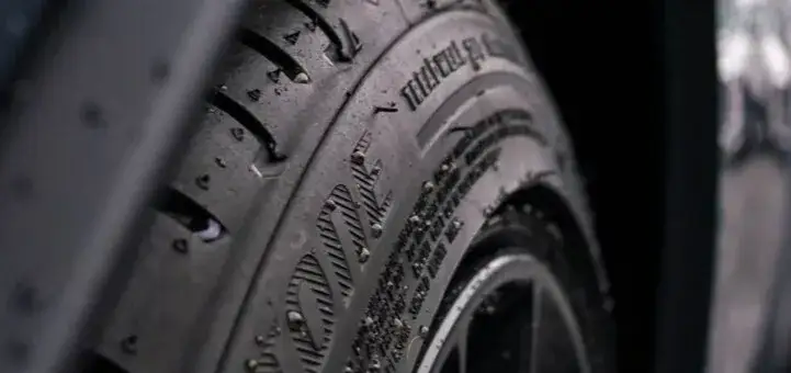 Co to znaczy all season opony? Zrozum ich zalety i wady