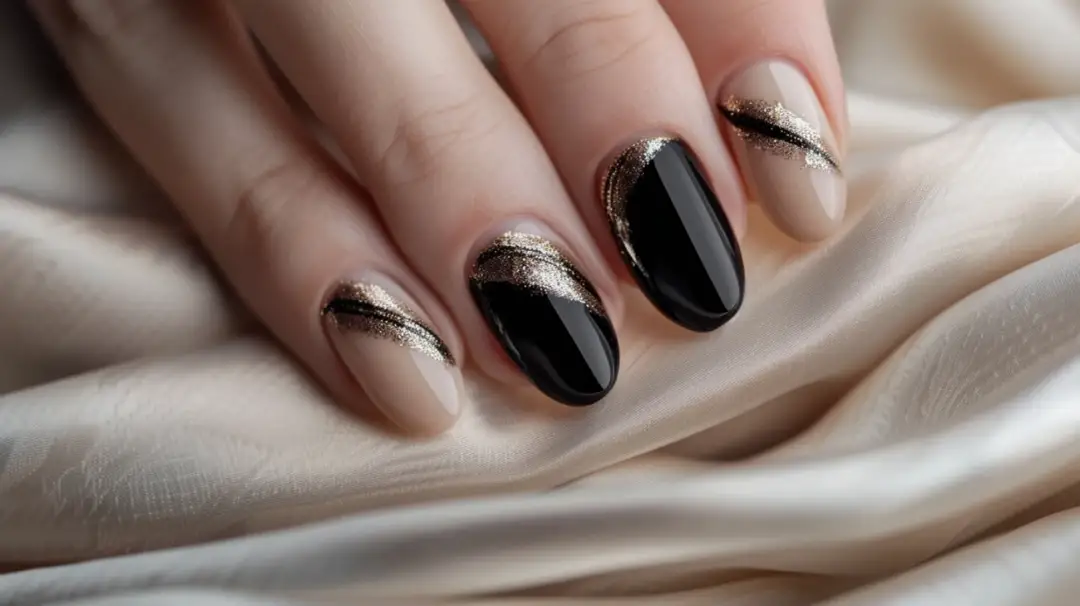Czy paznokcie czarno beżowe są hitem tego sezonu? Sprawdź!