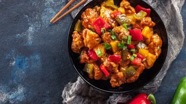 Co zrobić z sosem słodko-kwaśnym? Pyszne przepisy na każdą okazję