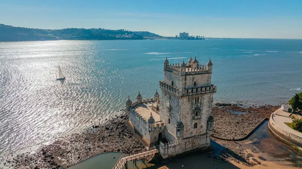 Co zwiedzić w Lizbonie? Niezapomniane atrakcje i kulinarne sekrety