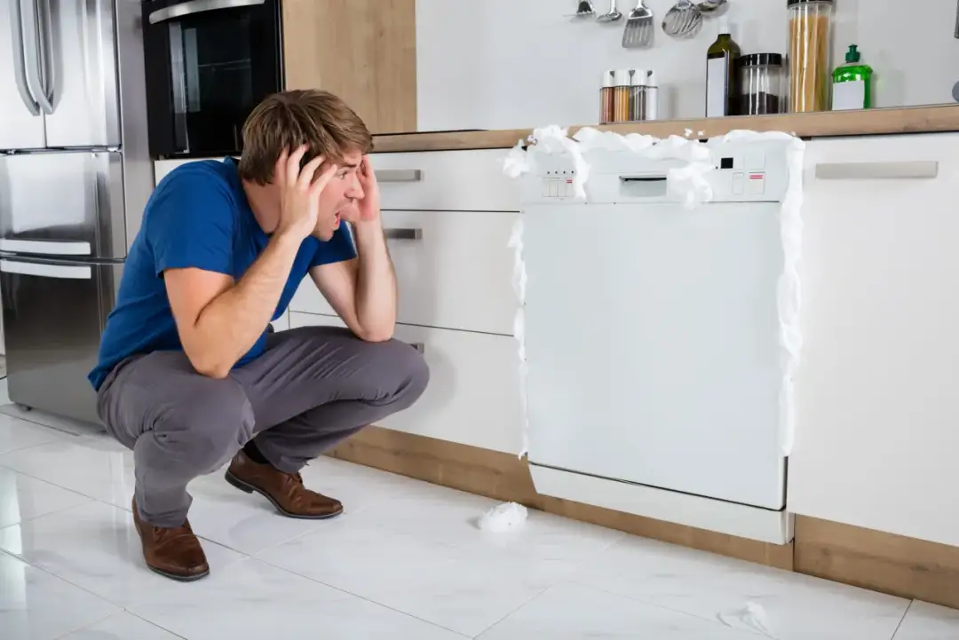 Jak skutecznie pozbyć się piany w zmywarce i uniknąć problemów