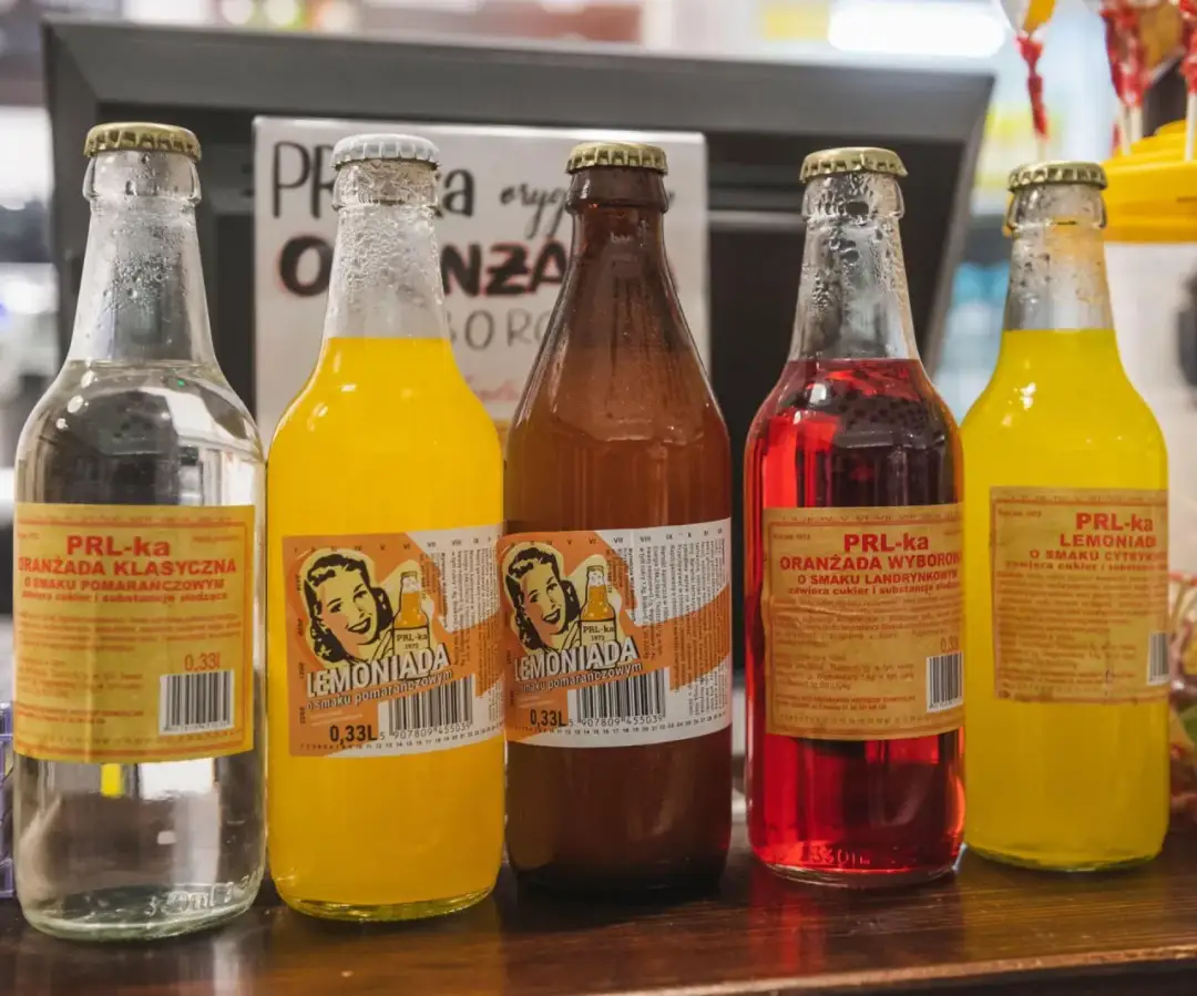 Nostalgiczne napoje lat 90, które pamiętasz z dzieciństwa