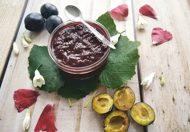 Jak zrobić powidła śliwkowe: Domowy przepis na aromatyczne powidła