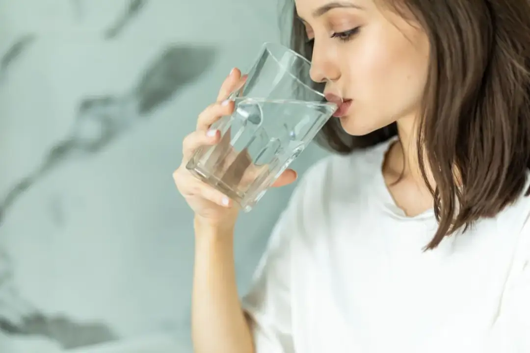 Odwodnienie a objawy psychiczne: jak brak wody wpływa na umysł