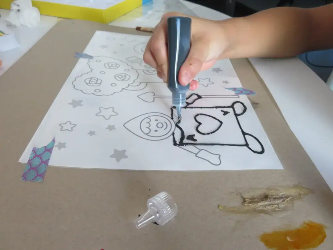 Farby witrażowe jak malować: unikaj najczęstszych błędów i ciesz się efektem