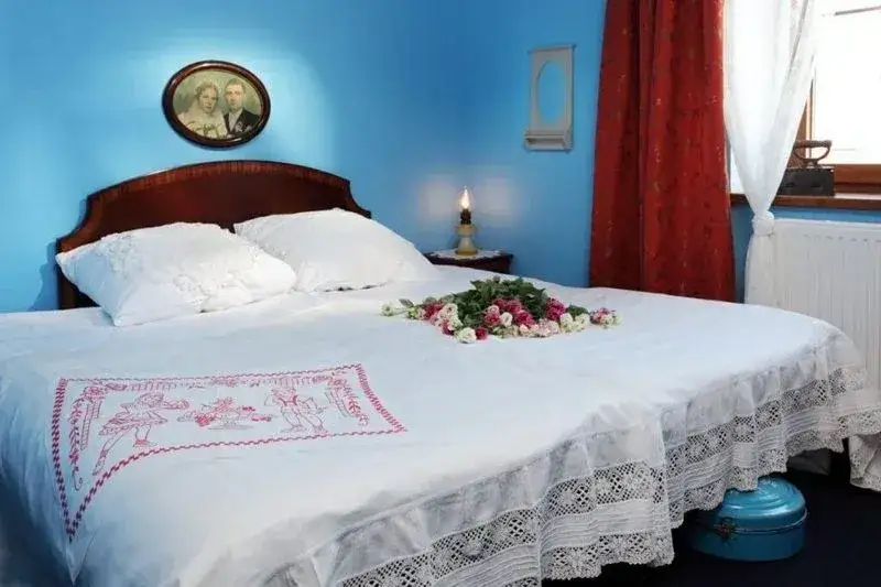 Jak poinformować gości weselnych o noclegu, by uniknąć chaosu?