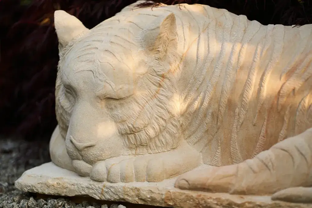 Rzeźby z piaskowca: fascynujący świat kamieniarskiej sztuki