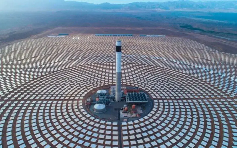 Elektrownia słoneczna w Maroku: jak Noor Ouarzazate zmienia przyszłość energii