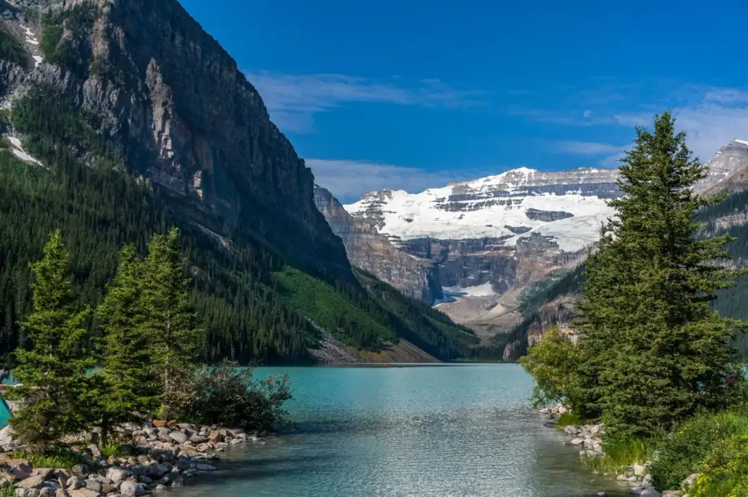 7 najpiękniejszych jezior w kanadzie, które musisz zobaczyć na własne oczy