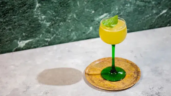 Najlepsze drinki z mango i rumem, które musisz spróbować latem