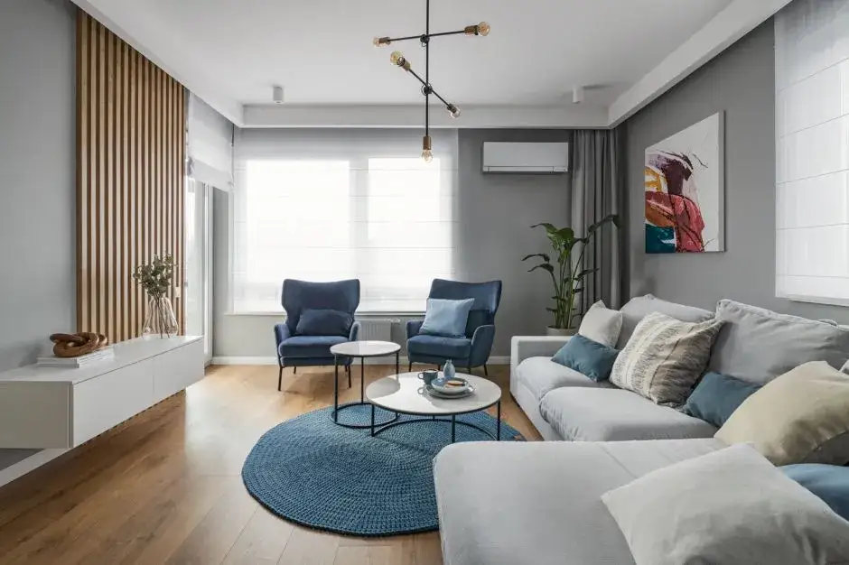 Jaki kolor krzeseł do szarej kanapy, aby stworzyć idealny wystrój?