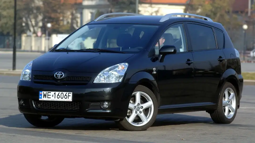 Toyota Corolla Verso pojemność baku - ile litrów naprawdę ma?