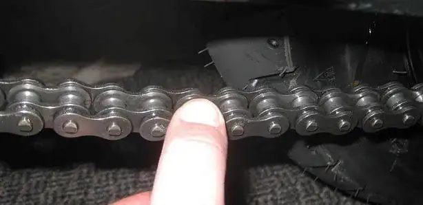 Jak smarować łańcuch motocyklowy – uniknij najczęstszych błędów