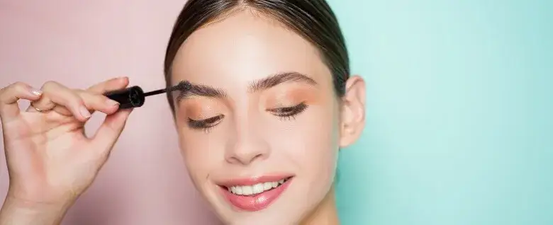 Jak zrobić kształt brwi, który podkreśli Twoją urodę i unikniesz błędów