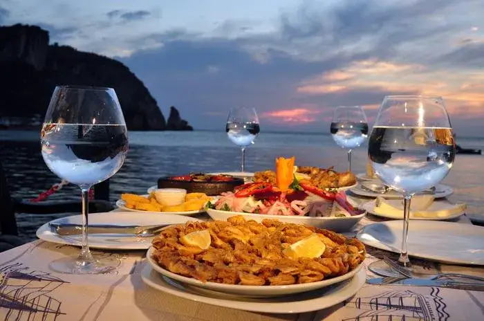 Rowy gdzie zjeść: najlepsze miejsca na świeżą rybę i owoce morza