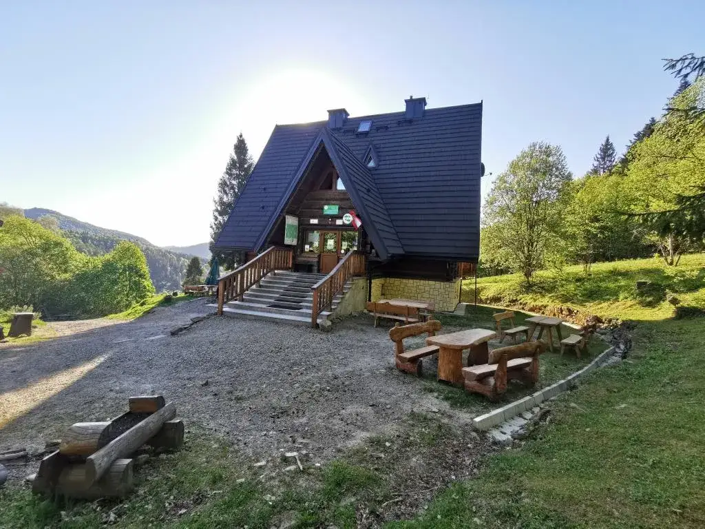 Bacówka pod Honem - idealne miejsce na wypoczynek w Bieszczadach