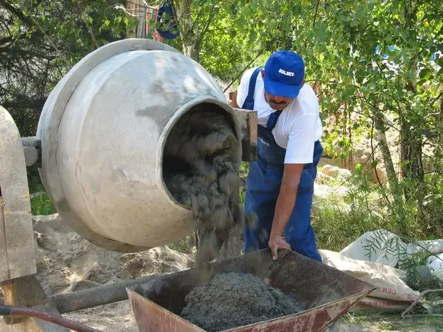 Zaprawa cementowa co to? Poznaj jej właściwości i zastosowanie
