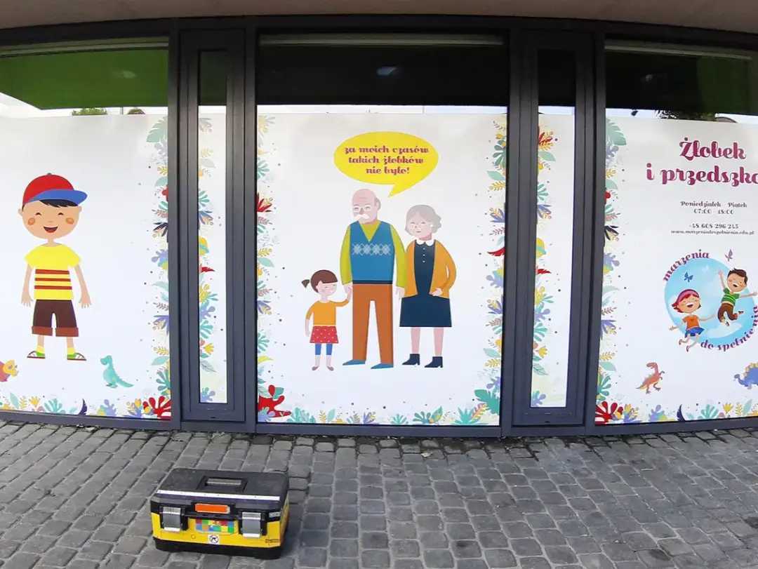 Druk na folii samoprzylepnej - wybierz najlepsze rozwiązania dla siebie