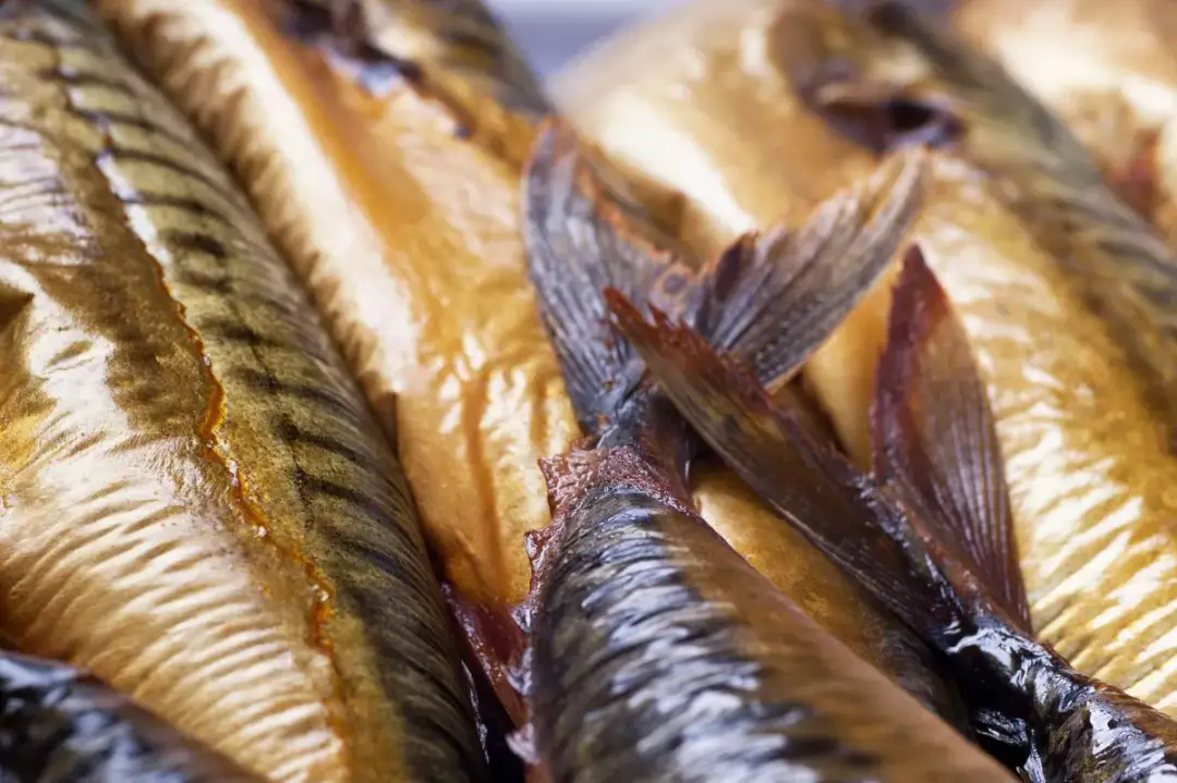 Jakie ryby wędzone nad Bałtykiem to prawdziwe przysmaki?