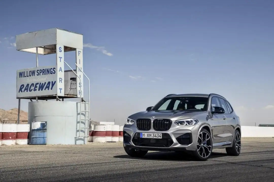BMW X3 M - Niezwykłe osiągi i porównanie wersji SUV-a M
