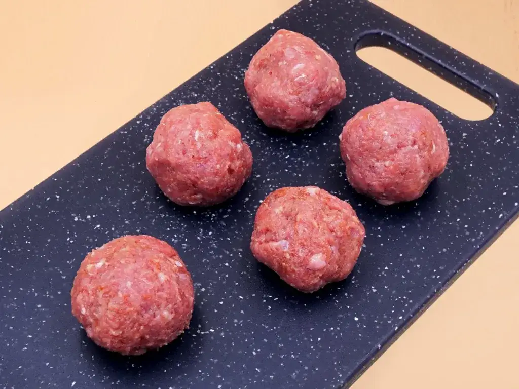 Pulpety drobiowe kcal – ile kalorii mają i jak je przygotować zdrowo?