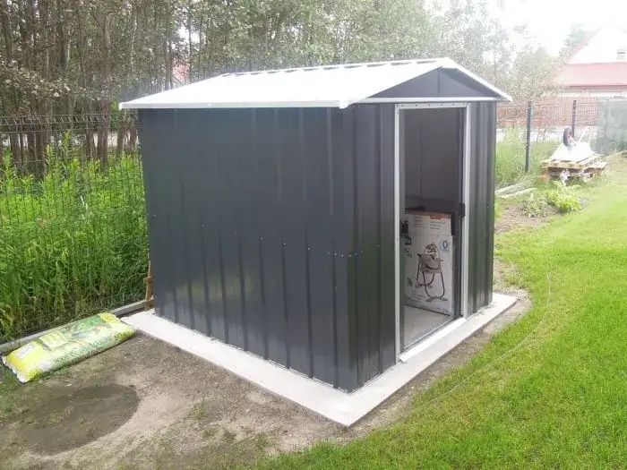 Jak zrobić wylewkę pod domek narzędziowy - uniknij najczęstszych błędów