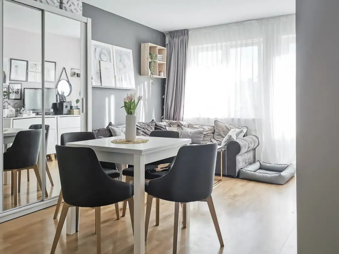 Wydzielenie jadalni w salonie: Moje sprawdzone sposoby i porady