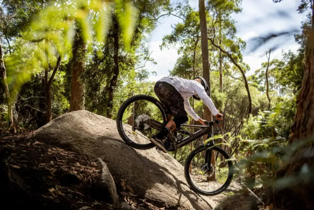 Opona drutowa czy zwijana - która zapewnia lepszą wydajność?