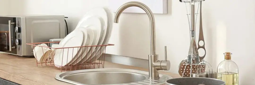 Jakie zlewy do kuchni wybrać, aby uniknąć najczęstszych błędów?