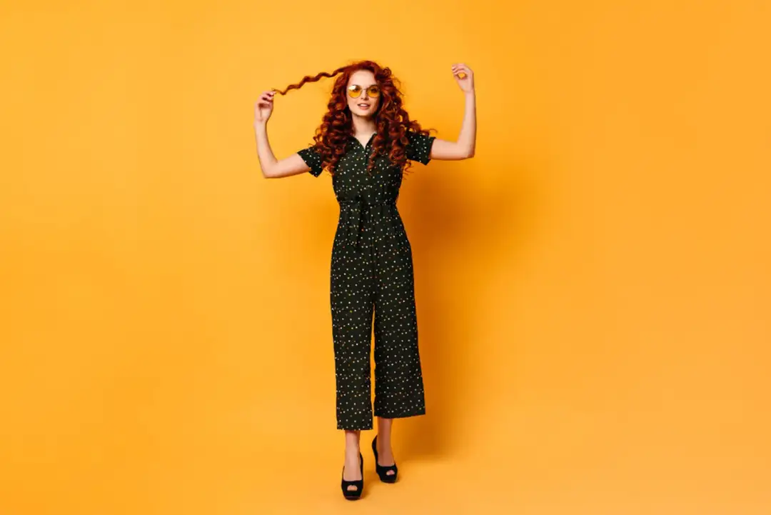 Jakie buty do letniego kombinezonu? Stylistka zdradza triki!