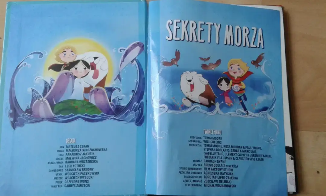 Ilustracja z filmu "Sekrety morza". Dzieci i foki razem czy osobno? Zobacz obsadę i twórców.