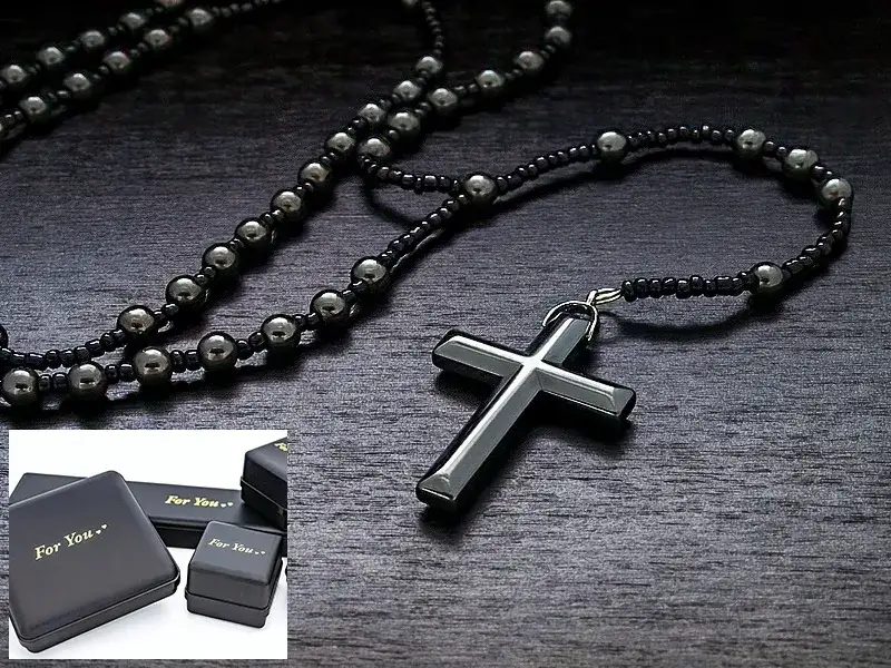 Wisiorek jak różaniec – piękno biżuterii łączącej modlitwę i styl