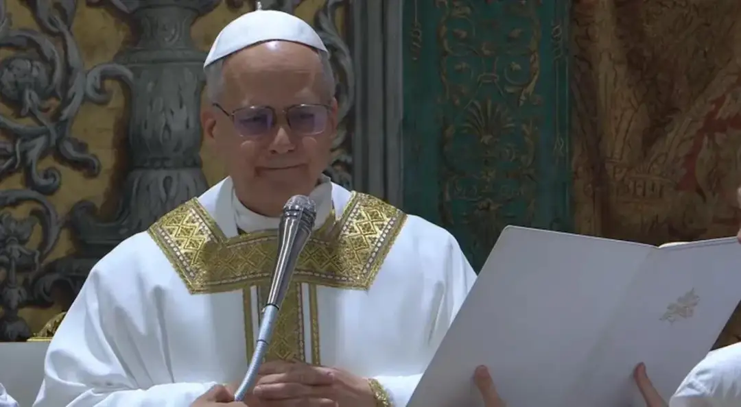 Kim jest osoba, która odprawia mszę świętą i jakie ma znaczenie?