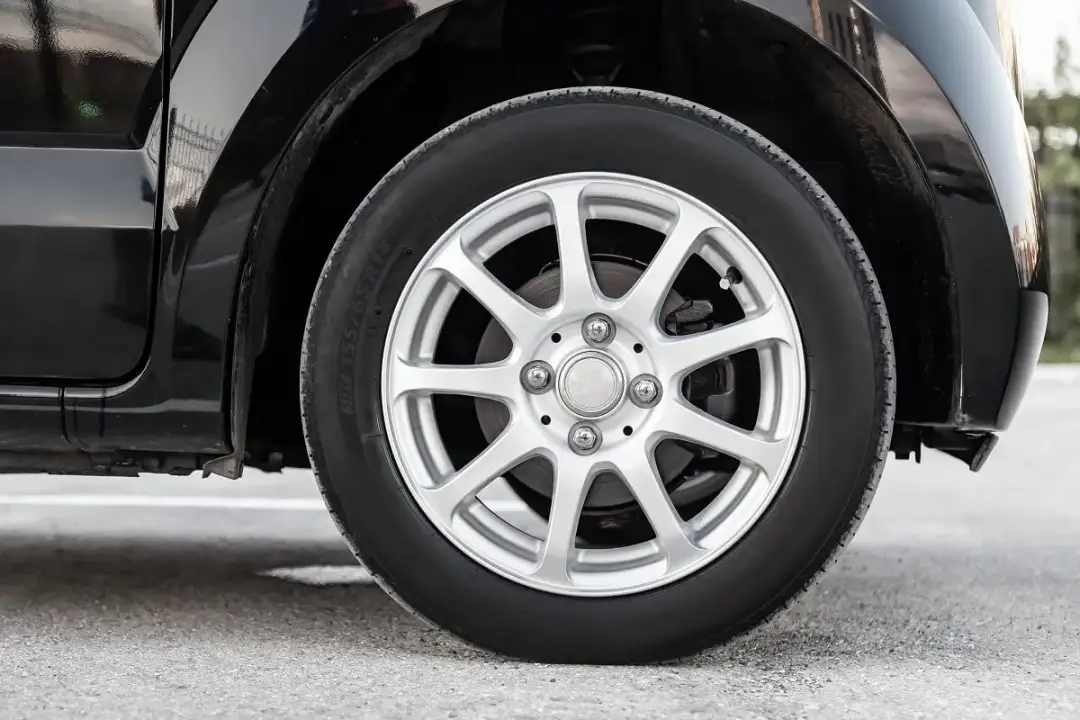 Jakie felgi na zimę wybrać - poznaj prawdę o stalowych i aluminiowych